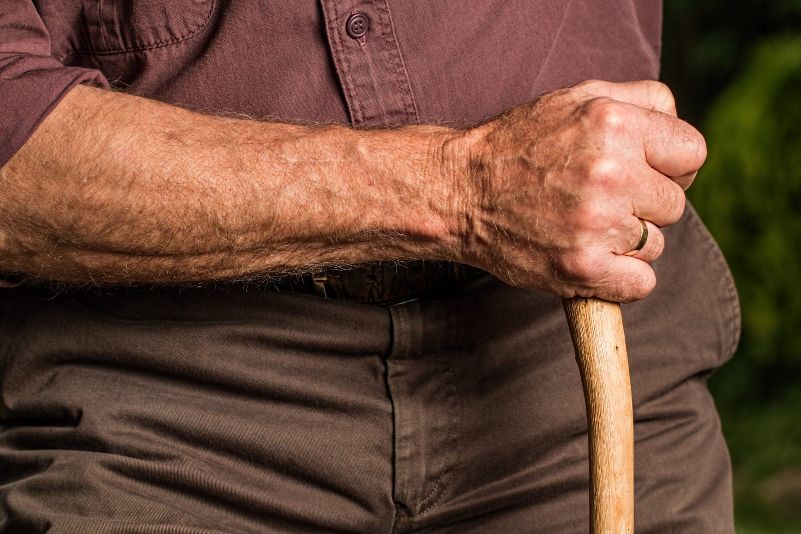 9 Considerations While Choosing the Right Tactical Walking Stick